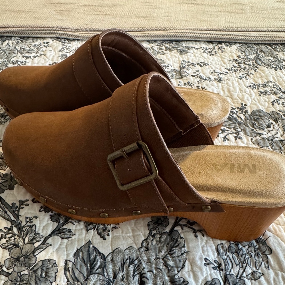 MIA brown clog size 7